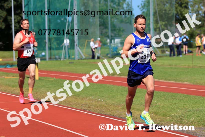 Mens 5000 metres, 2024 NE Masters Track and Field Champs., Monkton Stadium, Jarrow.  Photo: David T. Hewitson/Sports for All Pics